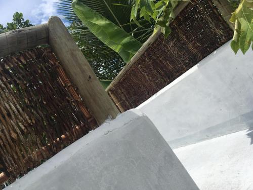 a skateboard ramp with a fence on top of it at Pousada Spa Oasis in Caraíva