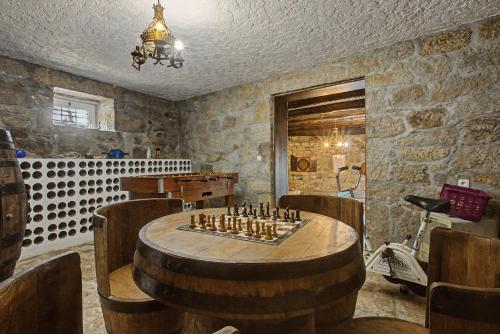 a room with a chess board on a wooden table at Casa Da Redouça in Cedrim