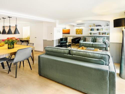 LivinParis - Luxury AC 4 Bedrooms Le Louvre I