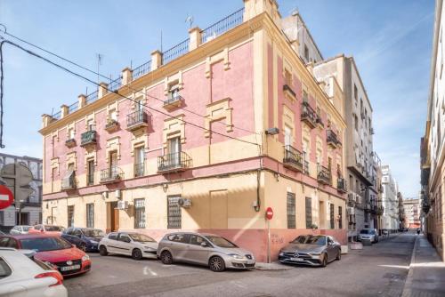 Beautiful and bright- 1Bd 1Bth- Center