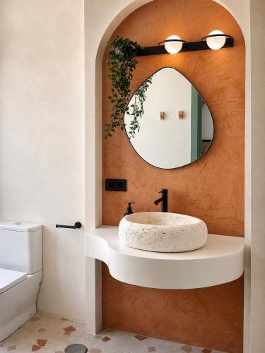 a bathroom with a sink and a mirror at Hotel Casa Beatas in Málaga