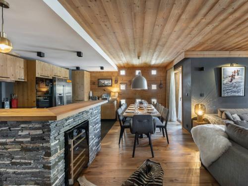 Appartement contemporain près des pistes à Val d'Isère, 4 chambres, cheminée, parking inclus
