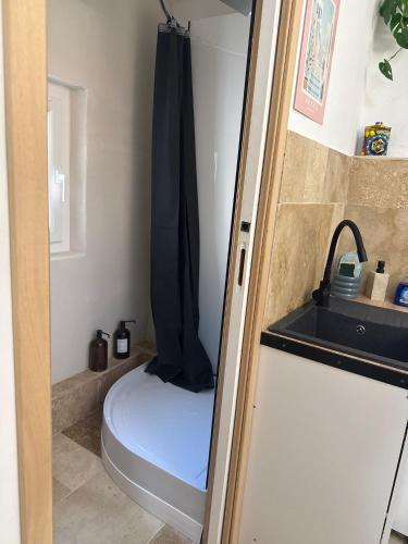 a bathroom with a toilet and a sink at Santorin étoilé- hyper centre in Sanary-sur-Mer