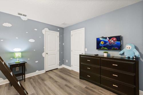Upstay-Solterra Home with Private Pool & Hot Tub photo 41
