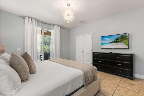 Upstay-Solterra Home with Private Pool & Hot Tub photo 25