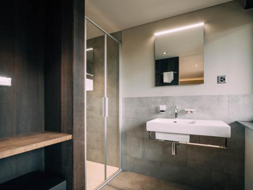 a bathroom with a sink and a shower at Haslibergoase in Hasliberg