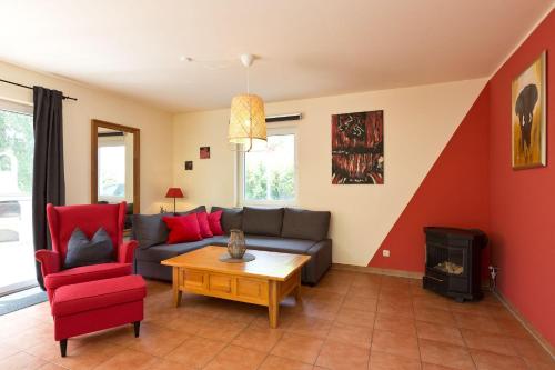 a living room with a couch and a table at Ferienhaus Fernweh in Göhren-Lebbin