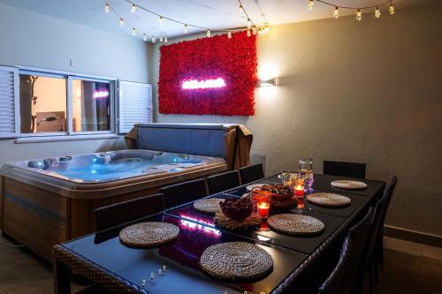 2 Jacuzis VILLA-Rooftop-AirHockey-GlamRoom-IGReady