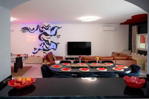 2 Jacuzis VILLA-Rooftop-AirHockey-GlamRoom-IGReady