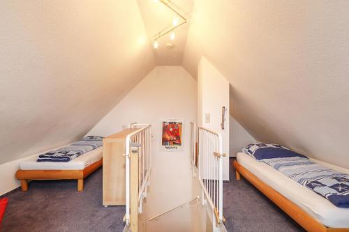 two beds in a room with a attic at Ferienwohnung Argenpark Kressbronn in Kressbronn am Bodensee