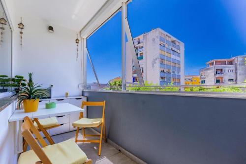 Stone & Sun 2BDR apartment with balcony