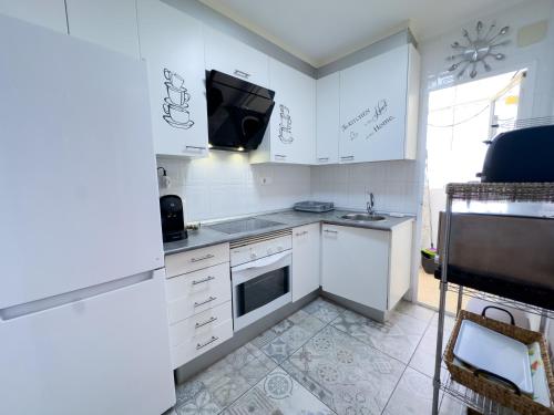 Apartamento San Juan Playa con piscina, zonas verdes y pistas deportivas
