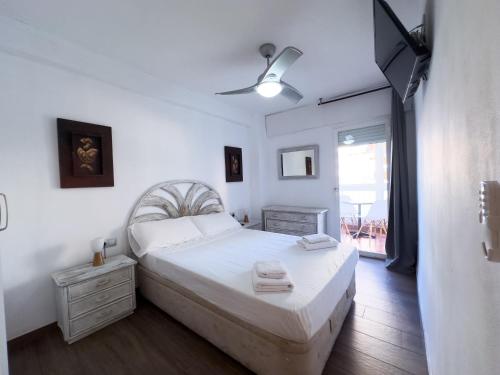 Apartamento San Juan Playa con piscina, zonas verdes y pistas deportivas