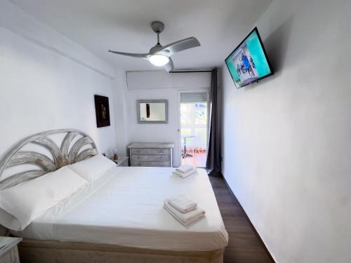 Apartamento San Juan Playa con piscina, zonas verdes y pistas deportivas