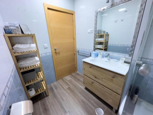 Apartamento San Juan Playa con piscina, zonas verdes y pistas deportivas