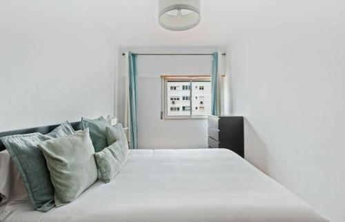 Spacious 3 Bedroom Apartment in Lisbon