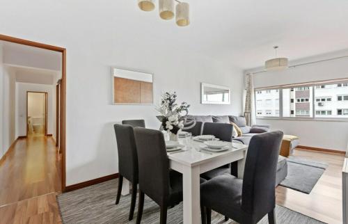 Spacious 3 Bedroom Apartment in Lisbon