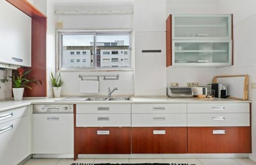 Spacious 3 Bedroom Apartment in Lisbon