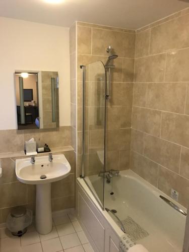 Best Western Ipswich Hotel tesisinde bir banyo