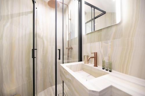 Cosy Apartment in Central Paris with AC