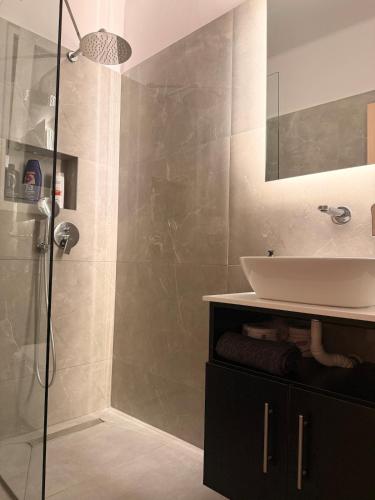 Apartment in Thiseio, just a stone's throw from the Acropolis
