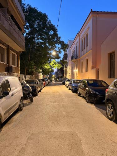 Apartment in Thiseio, just a stone's throw from the Acropolis