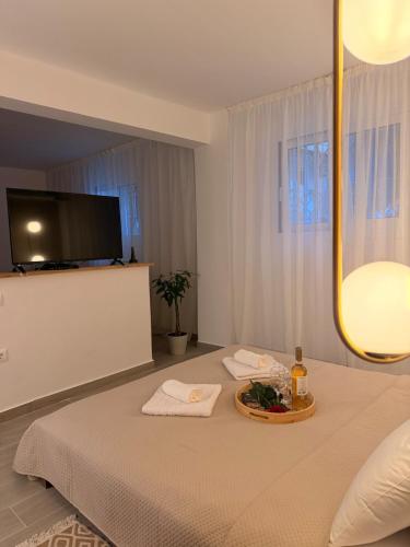 Apartment in Thiseio, just a stone's throw from the Acropolis