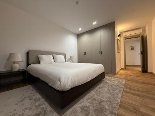 a bedroom with a large white bed in a room at Apartamento do Teatro in Lamego