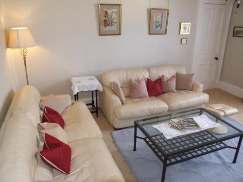 A seating area at Bank View Self Catering Apartment 