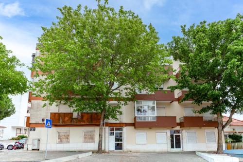 Caparica Urban Beach Retreat Near Beach and Park