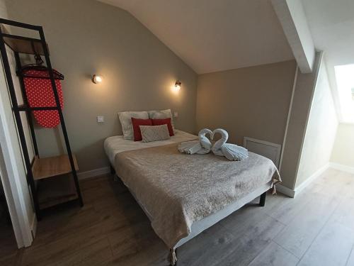 a bedroom with a bed with two towels on it at Studio Havane avec clim in Bourbonne-les-Bains