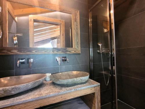 Chalet de luxe aux Gets avec jacuzzi et animaux admis, proche pistes