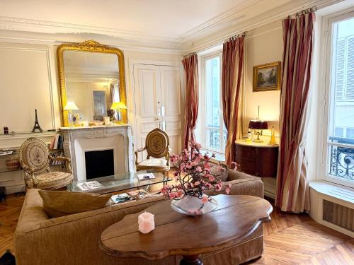 Elegant Haussmann-style apartment Avenue Kléber
