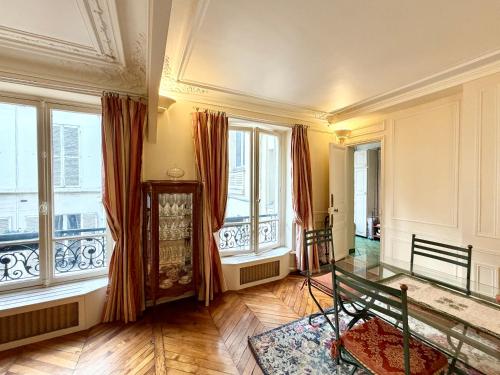Elegant Haussmann-style apartment Avenue Kléber