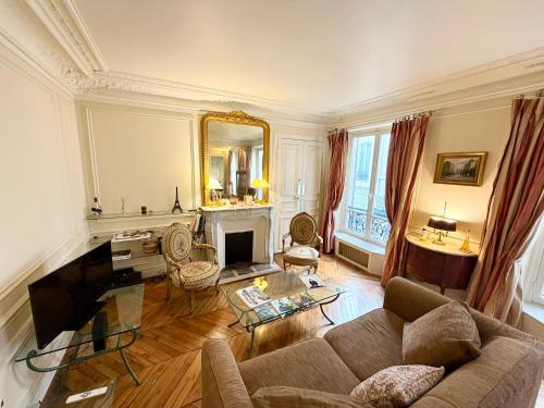 Elegant Haussmann-style apartment Avenue Kléber