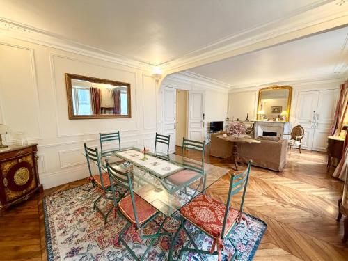 Elegant Haussmann-style apartment Avenue Kléber