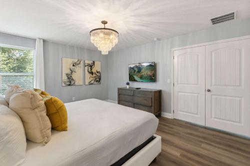 Upstay-Solterra Home with Private Pool & Hot Tub photo 30