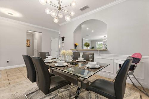Upstay-Solterra Home with Private Pool & Hot Tub photo 4
