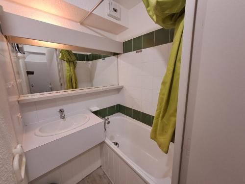 Duplex moderne aux Deux Alpes avec vue montagnes et balcon, parking inclus