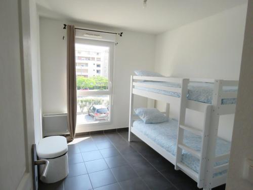 Spacieux T3 Climatisé avec Terrasse à Sète - FR-1-472-213
