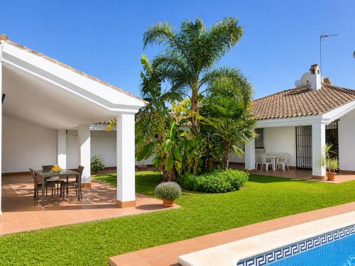 Andalusian holiday home 6 pax with community pool