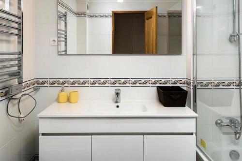 1 bed - Sleeps 4 - 5 Min Beach - Pool - AirCon