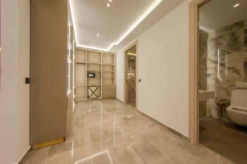a hallway with a bathroom with a toilet at Villa Horizon Marrakech in Marrakesh