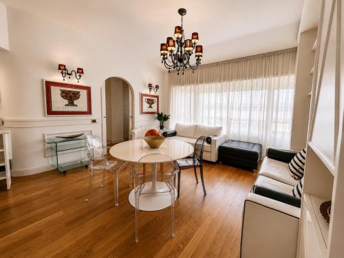 Castel Sant'Angelo 90 - Apartments near Piazza Cavour by RHR