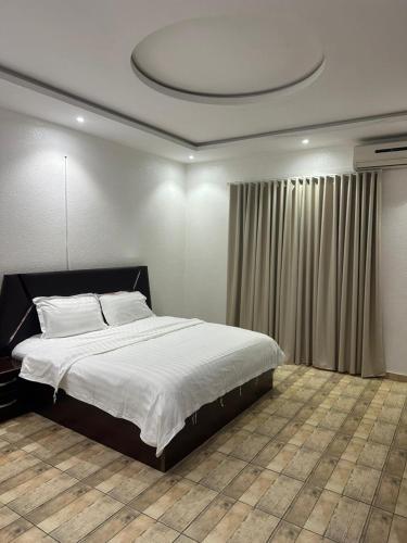 a bedroom with a large bed with a ceiling at جوهرة عسير in Abha