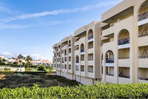 1 bed - Sleeps 4 - 5 Min Beach - Pool - AirCon