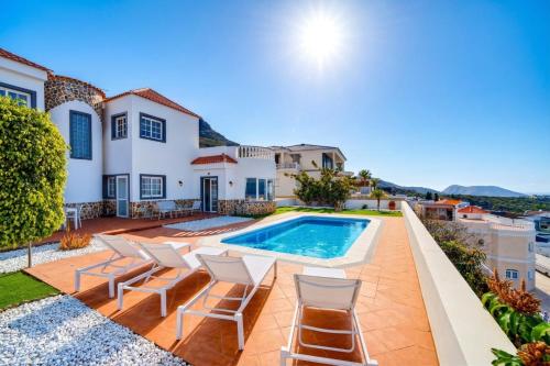 Apartment with private pool