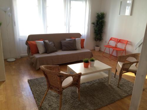 Ein Sitzbereich in der Unterkunft Standard Apartment by Hi5 - Wesselényi 13