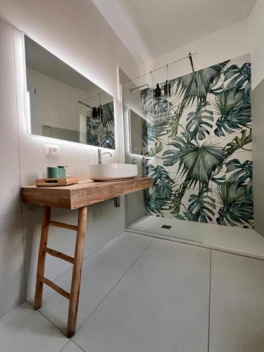 a bathroom with a sink and a mirror at Mamma mia rooms in Nola