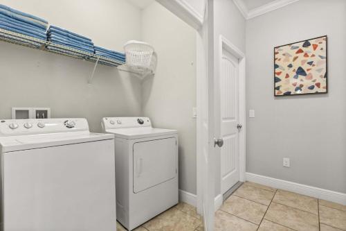 Upstay-Solterra Home with Private Pool & Hot Tub photo 45